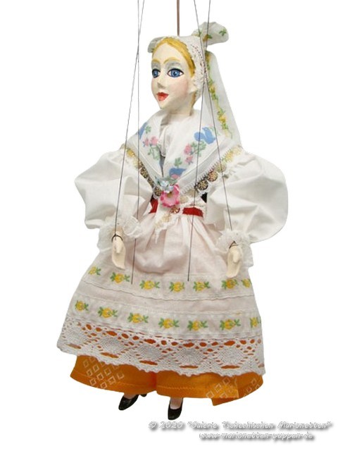 Marionnette en costume national Tabor