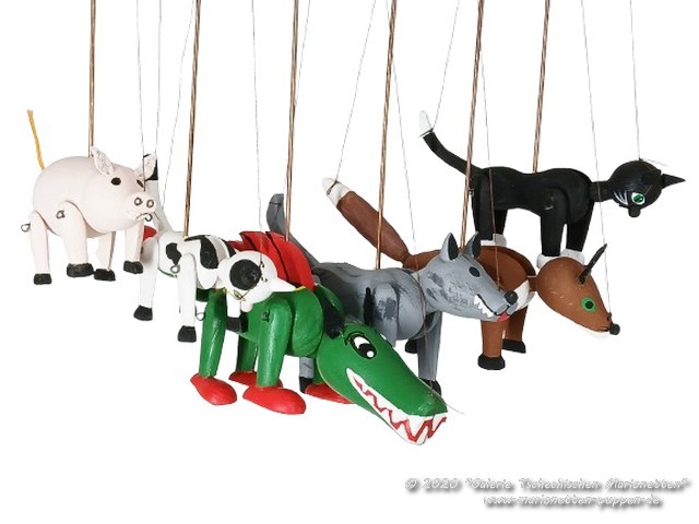 Ensemble d'animaux marionnettes en bois